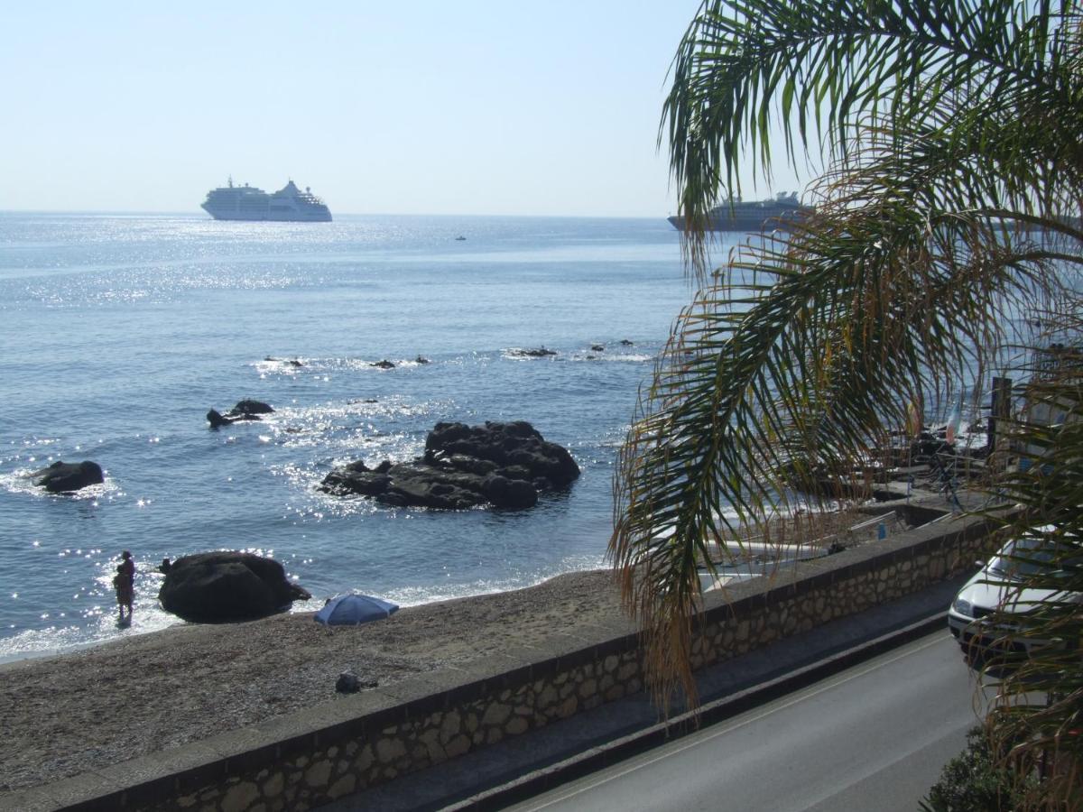 Casa Nicole Fronte Mare Villa Giardini Naxos Ngoại thất bức ảnh